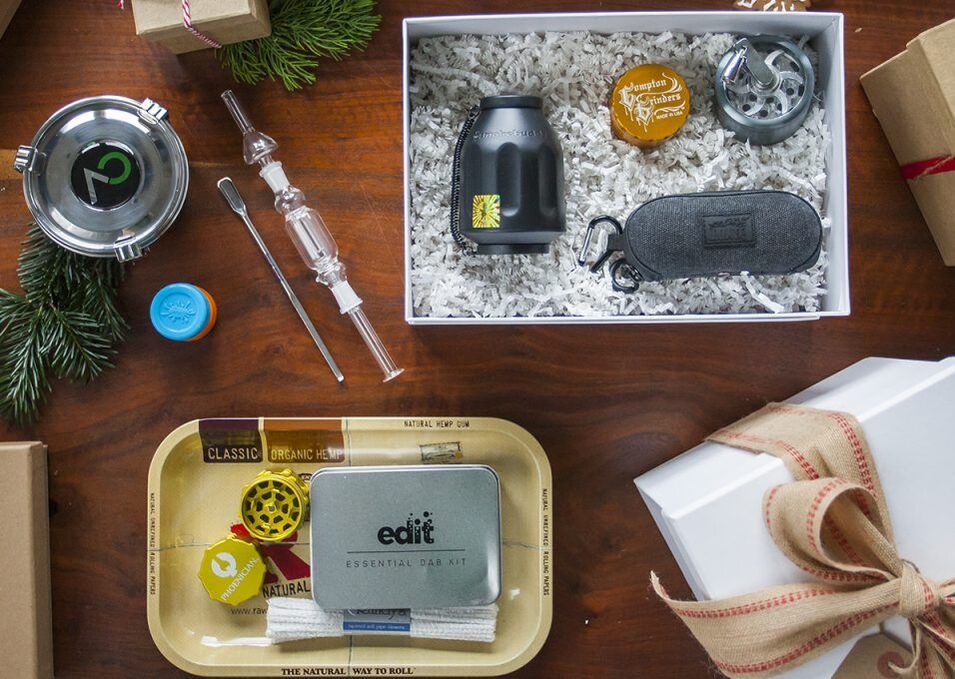 CANNABIS ACCESSORIES TO BUY IN 2020Picture